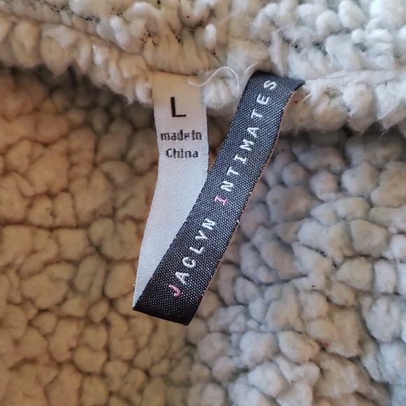 Woman Robe - Picture 3 of 4